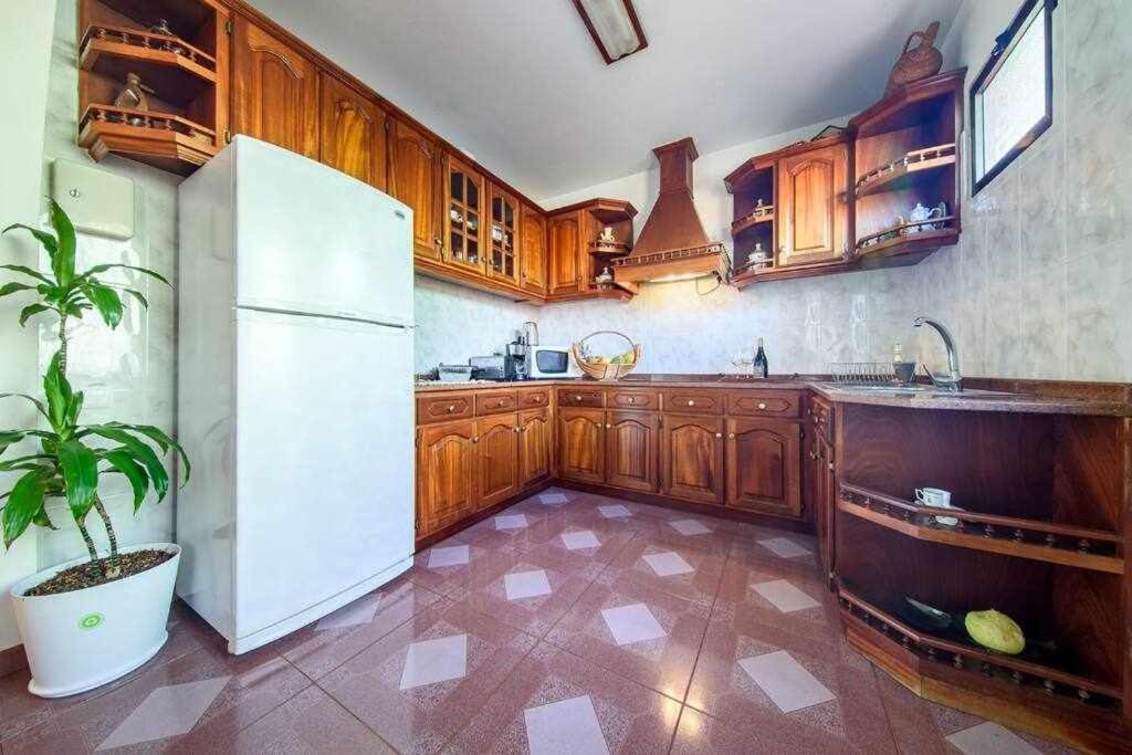 Lombo Cesteiro Guesthouse Tabua  Экстерьер фото
